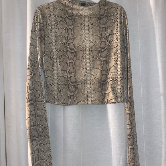 Snake skin long sleeve crop - Picture 1 of 4